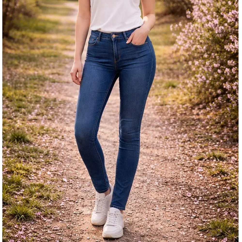 Zara women's blue skinny jeans size 8 Mid rise skinny stretch denim TRF denim
